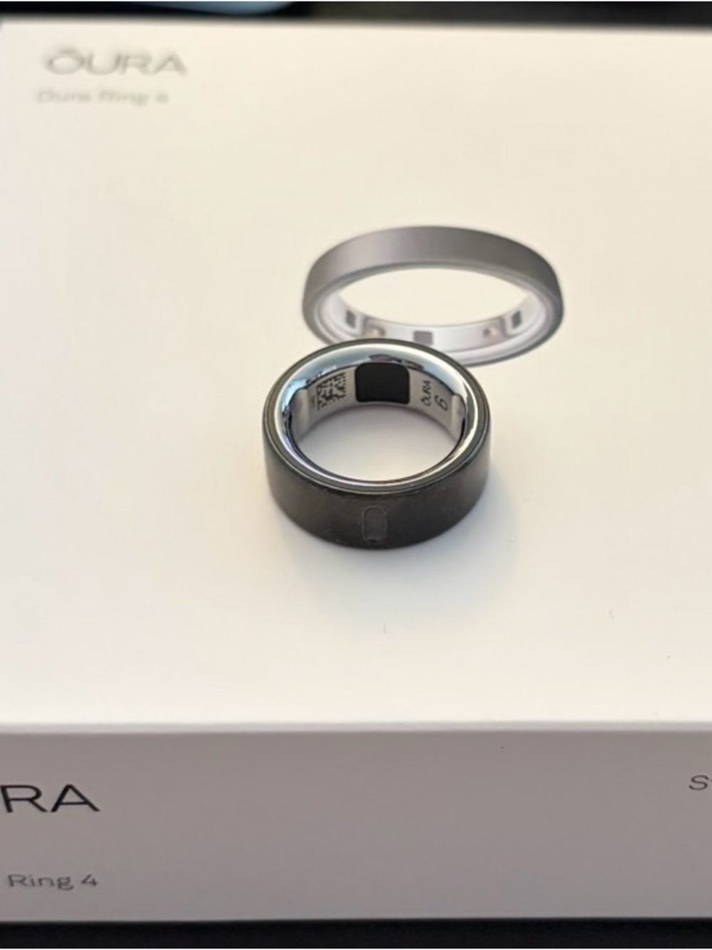 Oura Smart Ring 4 in Stealth Size 6
